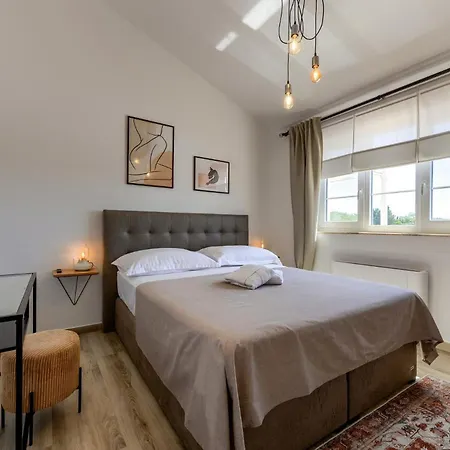 Vila Andamalu With Heated Pool