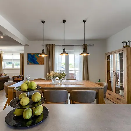 Vila Andamalu With Heated Pool *