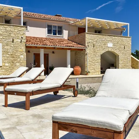 Andamalu With Heated Pool Vila *