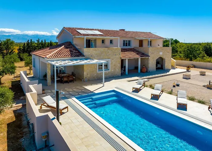 Andamalu With Heated Pool Villa