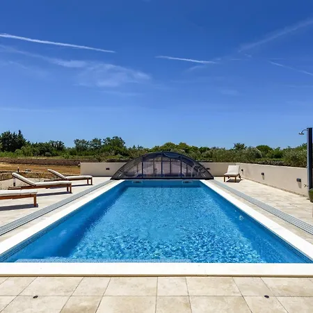 Villa Andamalu With Heated Pool