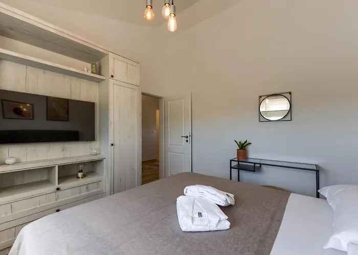 Andamalu With Heated Pool Затон