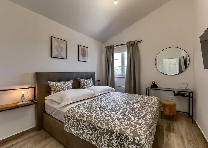 Andamalu With Heated Pool Затон