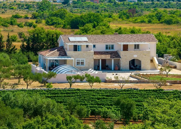 Andamalu With Heated Pool Вилла