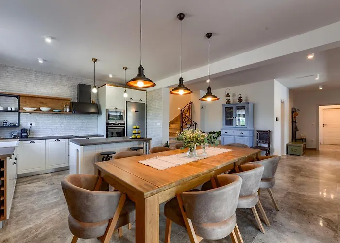 Вилла Andamalu With Heated Pool *