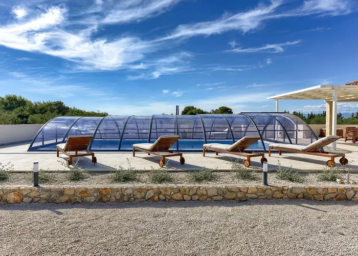 Andamalu With Heated Pool Затон